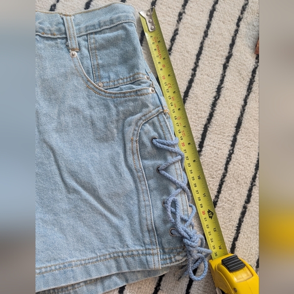 Vintage A line denim shorts.  Clean lines.  Size 2 - Picture 6 of 7
